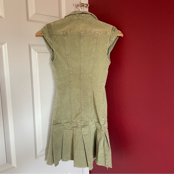 Green Zip-Up Sleeveless Corduroy Dress - Picture 2 of 4